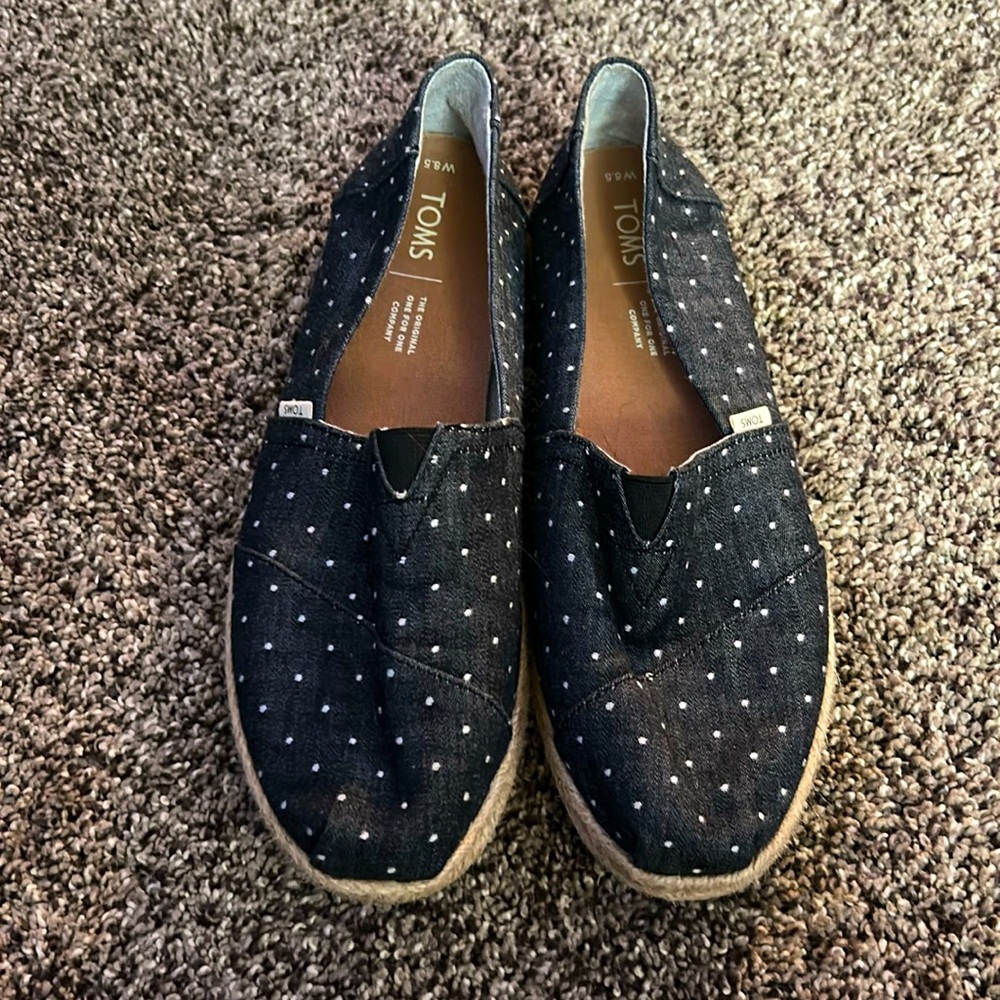 TOMS SHOES